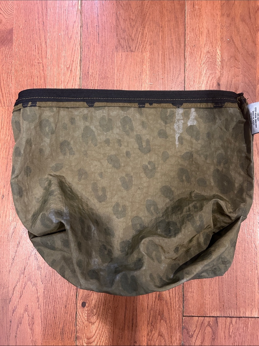 Baggu Olive Green Leopard Print Large Go Pouch Zip Pouch - Picture 6 of 8